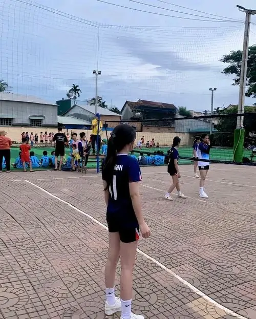tuyen tap anh gai xinh mac ao bong da nong bong nhat 12