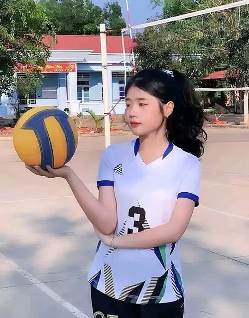 tuyen tap anh gai xinh mac ao bong da nong bong nhat 15