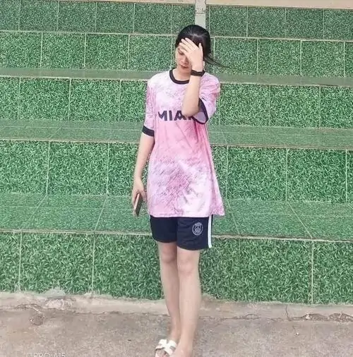 tuyen tap anh gai xinh mac ao bong da nong bong nhat 4