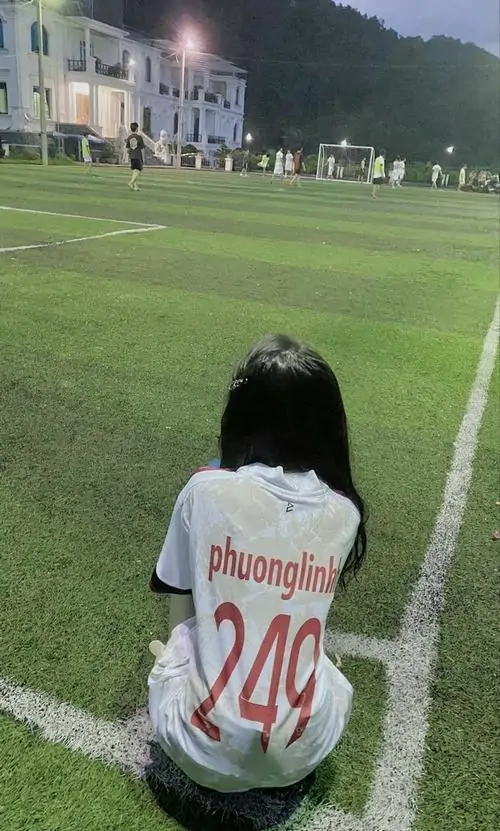tuyen tap anh gai xinh mac ao bong da nong bong nhat 5