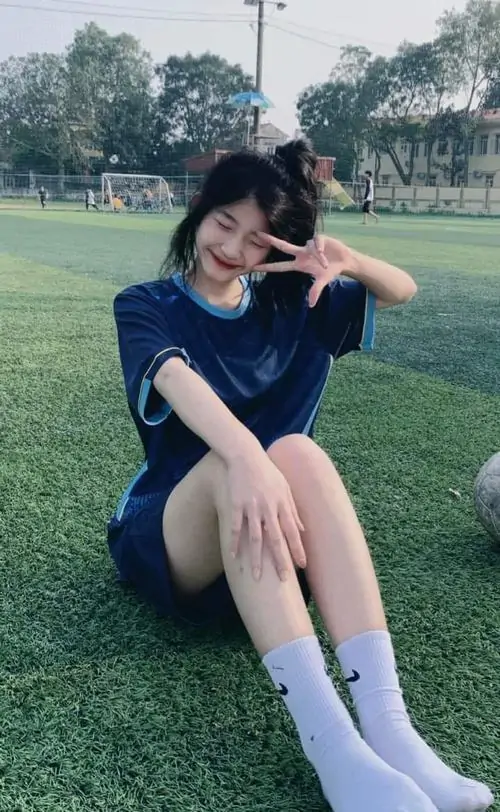 tuyen tap anh gai xinh mac ao bong da nong bong nhat 6
