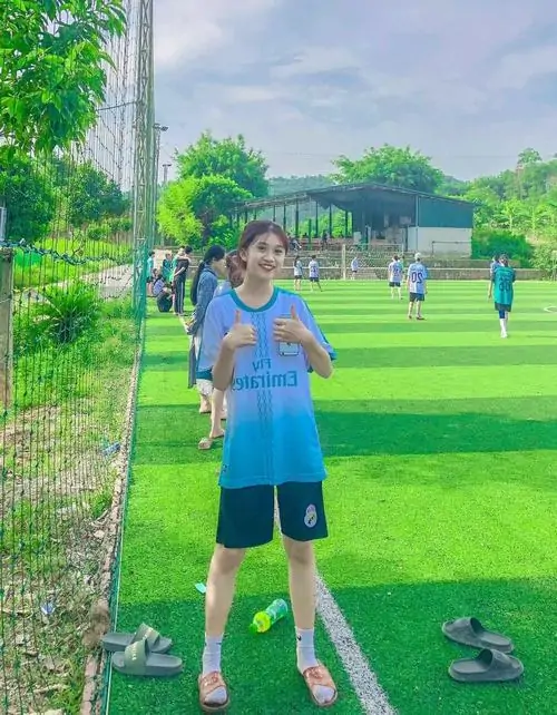 tuyen tap anh gai xinh mac ao bong da nong bong nhat 9